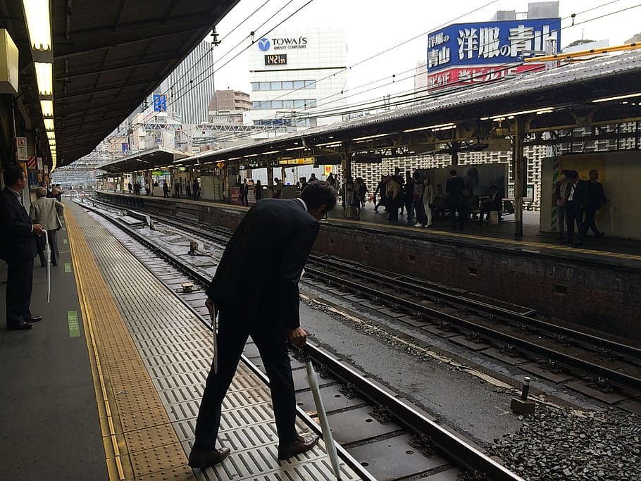 lonley, train, station, solitude, leaving, loneliness, man HD wallpaper
