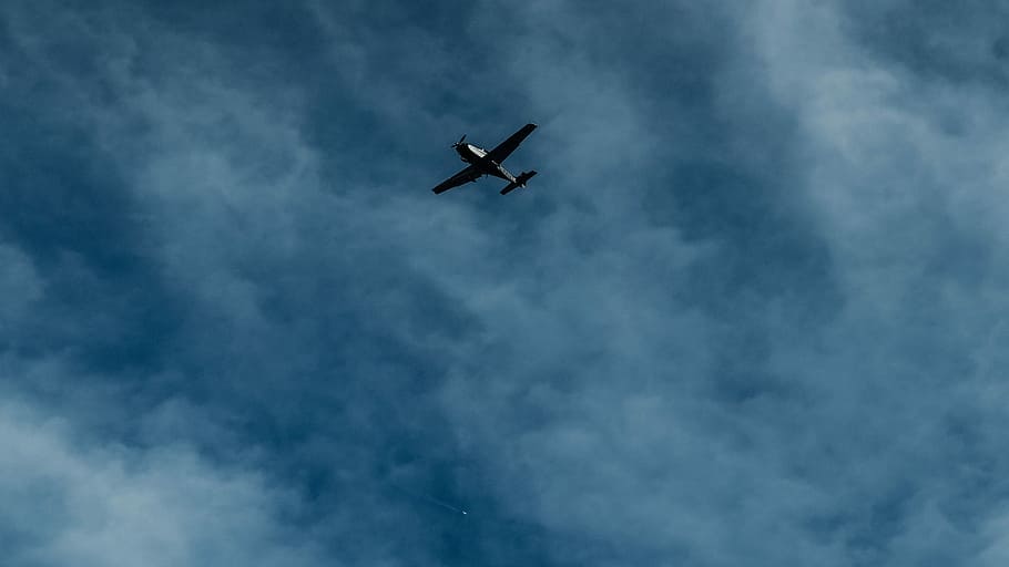 silhouette of airplane flying at daytime, silhouette of airplane HD wallpaper