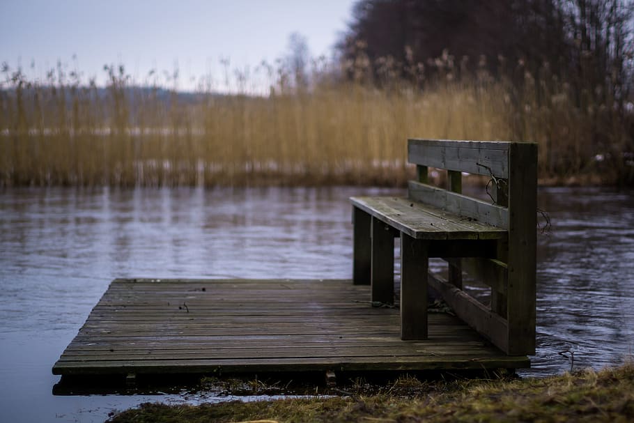 brown wooden bench on wooden dock, river, nature, outside, straw HD wallpaper
