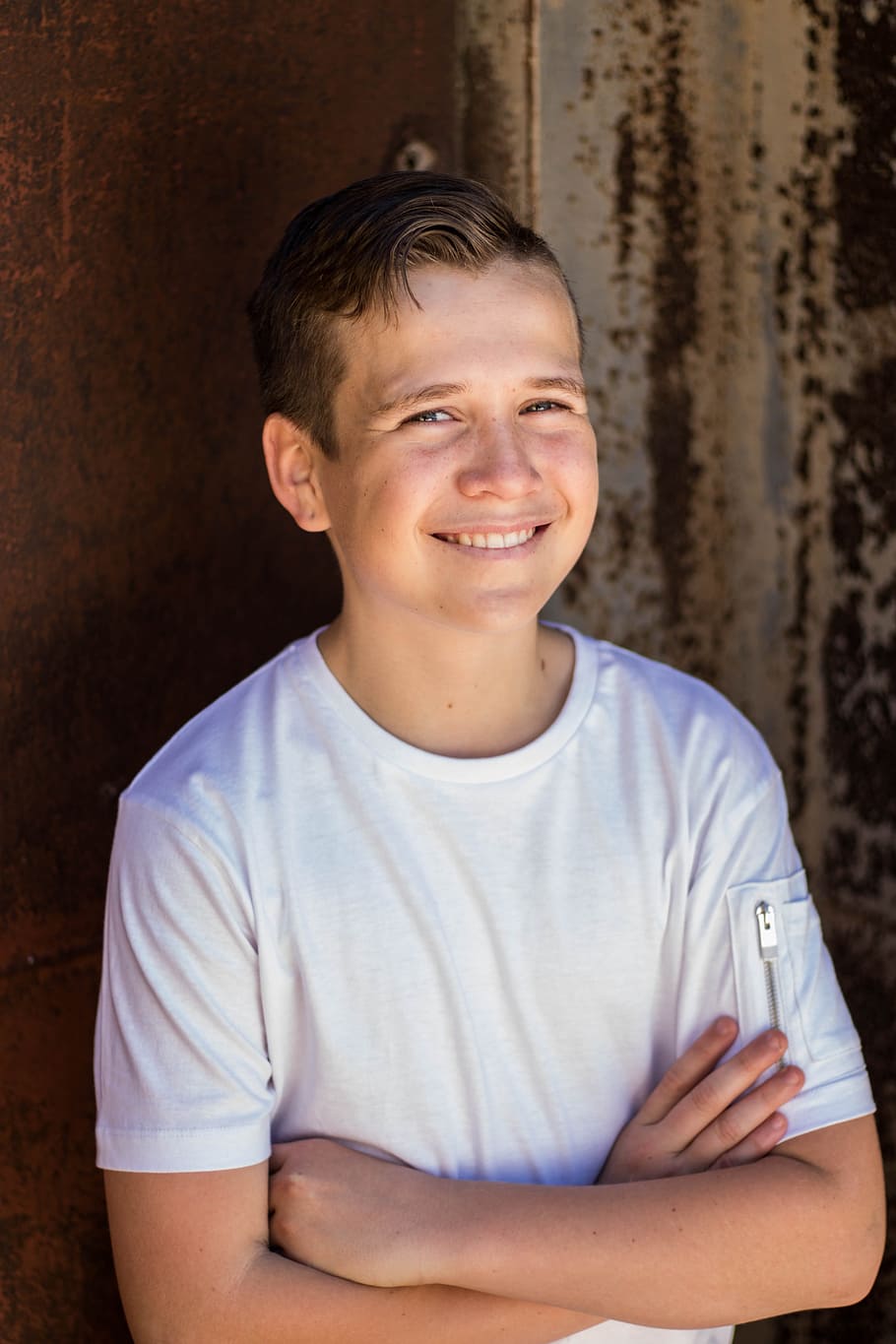 smiling boy wearing white crew-neck t-shirt, teenager, teenage boy, HD wallpaper