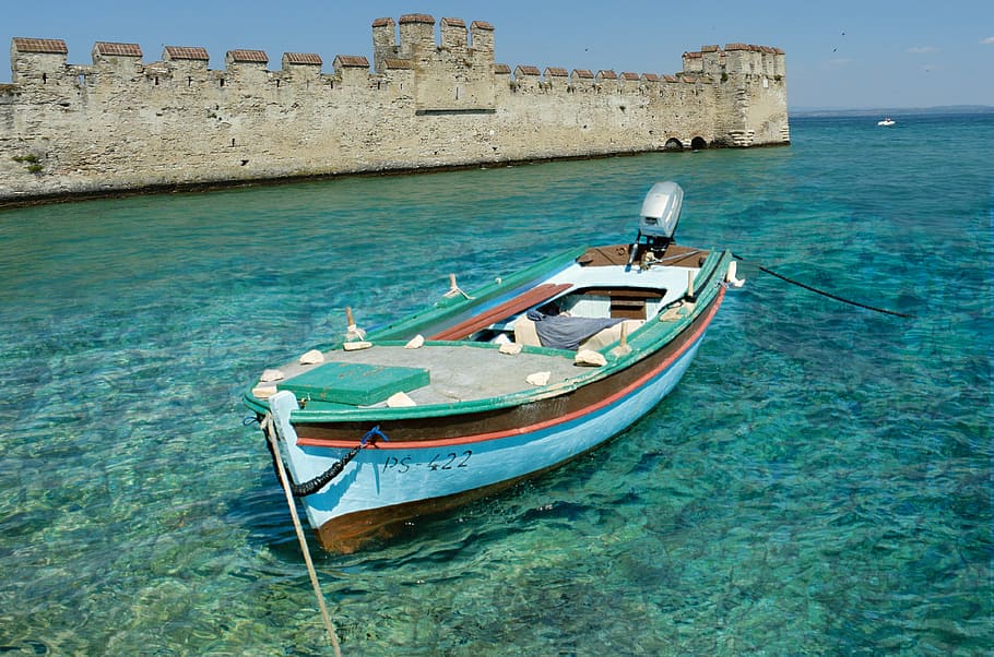 blue and brown outboard boat near brown concrete castle, castle wall HD wallpaper