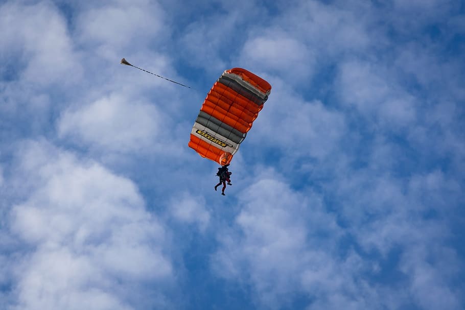 tandem jump, parachute, clouds, cloud formtion, flying, extreme Sports HD wallpaper