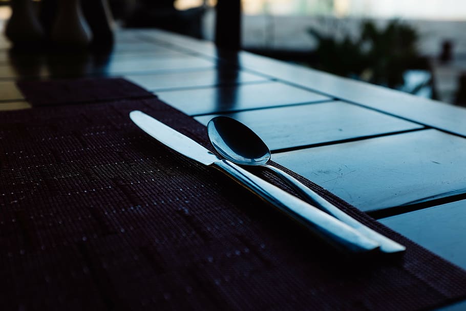 gray stainless steel spoon and knife, silverware, table, dinner HD wallpaper