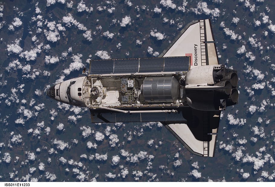 space shuttle, discovery, above, iss, international space station HD wallpaper