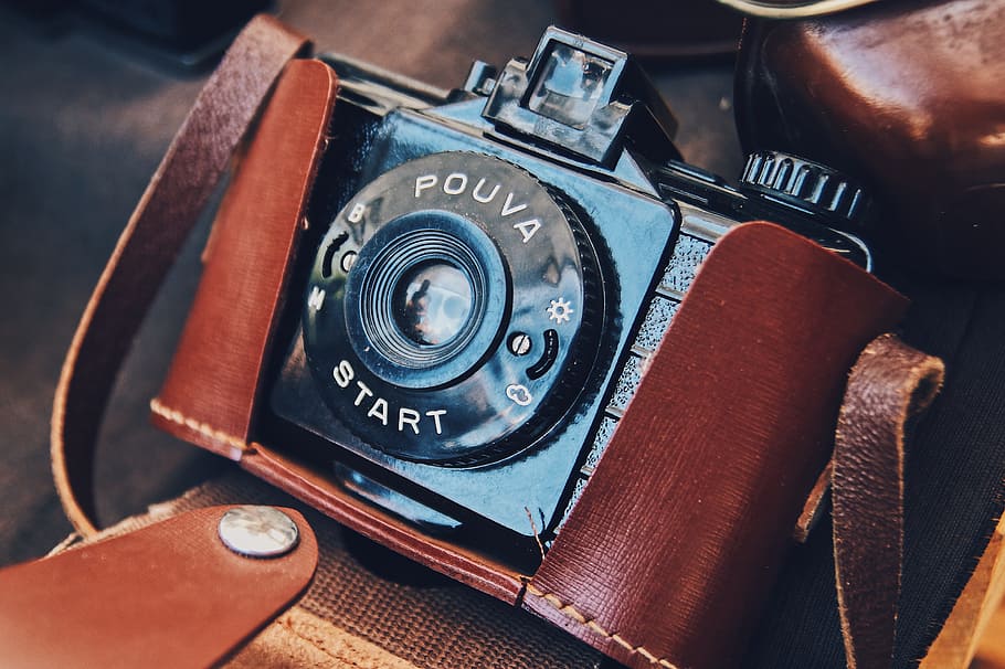 closeup photo of black DSLR camera, blue and brown Pouva Start camera HD wallpaper
