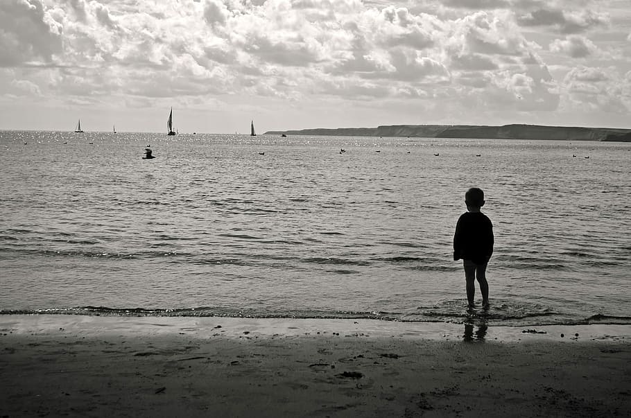 silhouette photography of boy on seashore, people, child, kid, HD wallpaper
