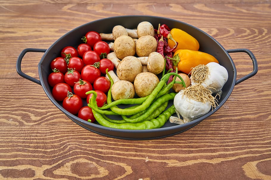 vegetables on black cooking pot, tomato, mushroom, pepper, red, HD wallpaper