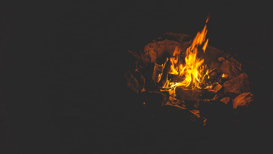 bonfire surrounded by rocks, bonfire in dark place, photo, fire wood