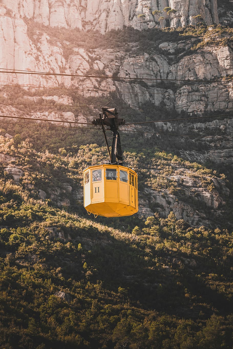 yellow and black cable, yellow cable car near rocky cliff during daytime HD wallpaper