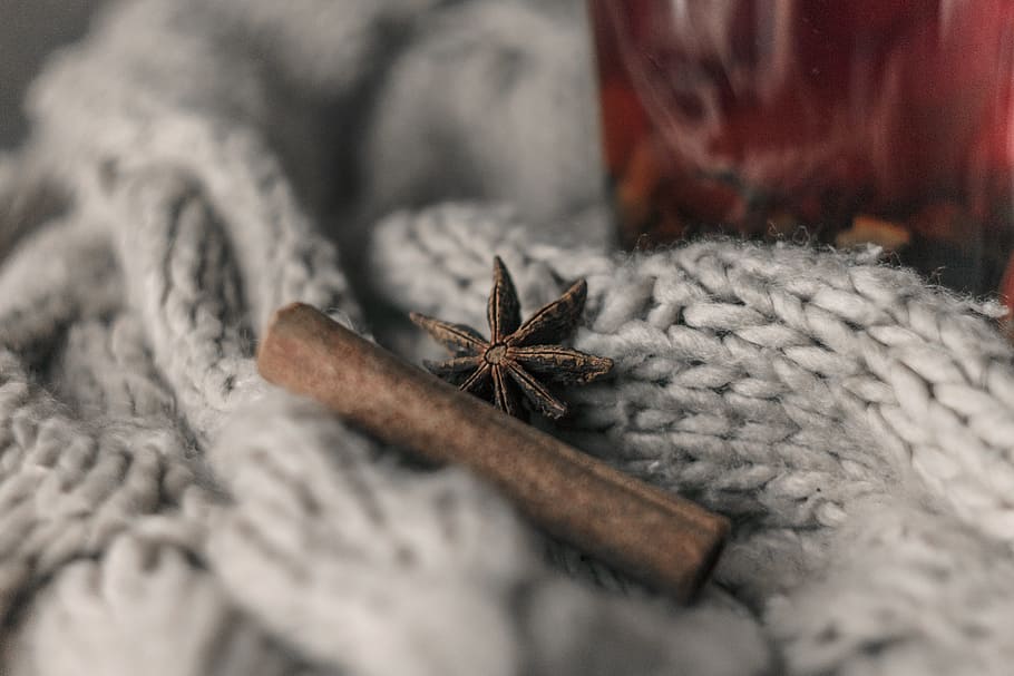 cinnamon stick on white crochet textile, tea, heat, winter HD wallpaper