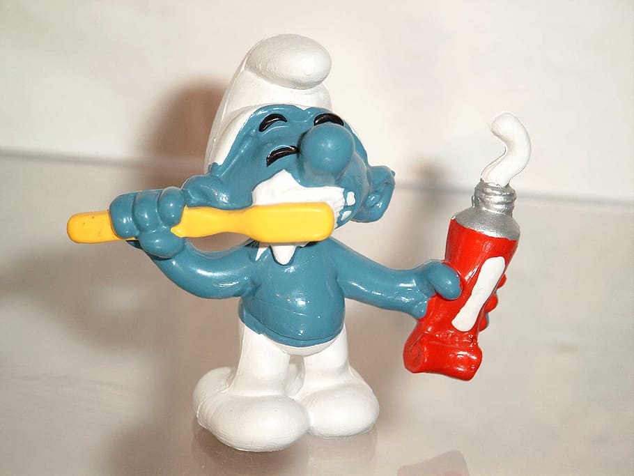 smurf holding toothbrush and toothpaste figurine, toy, red HD wallpaper