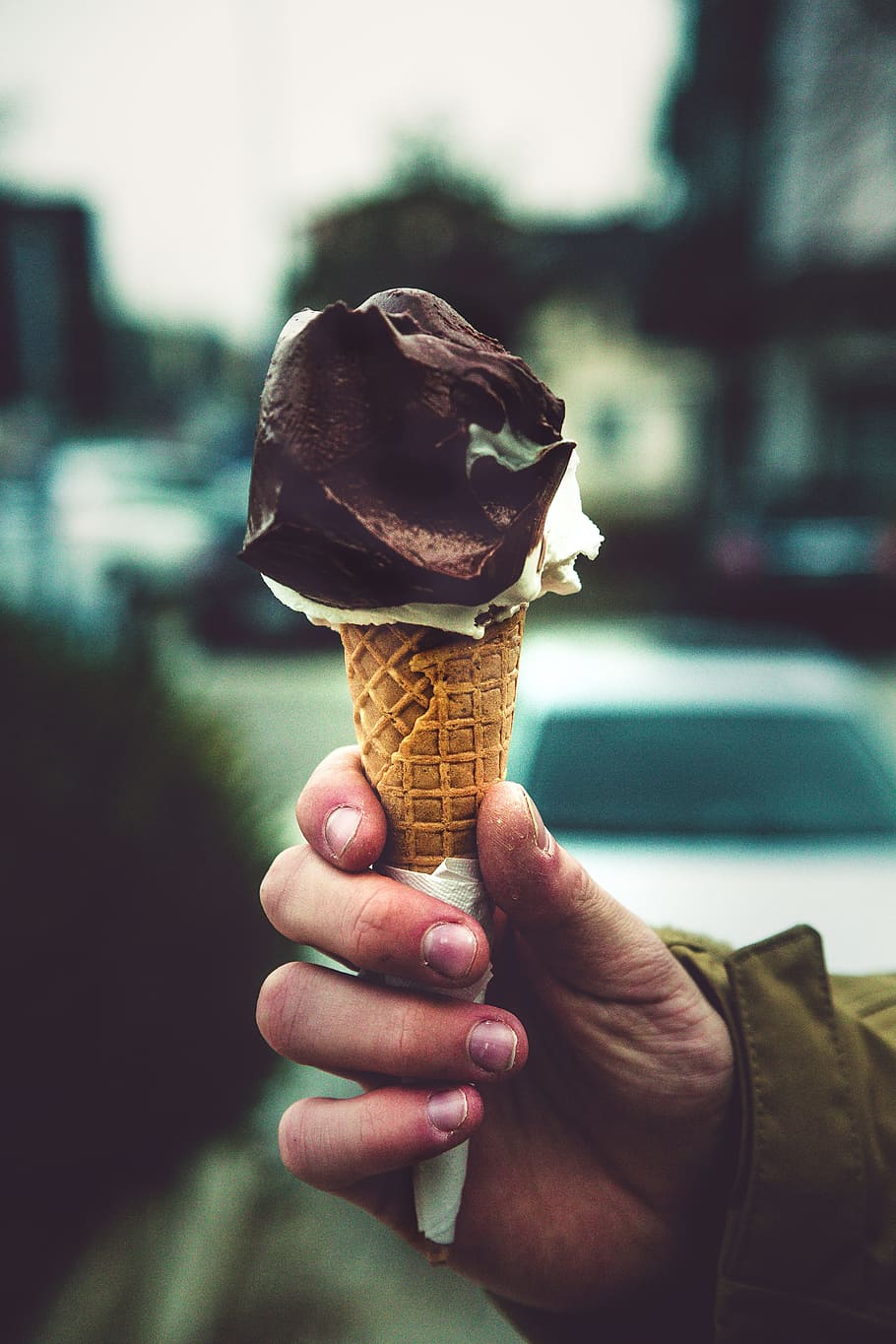 Chocolate Ice Cream on Cone, blur, blurred background, close -up HD wallpaper