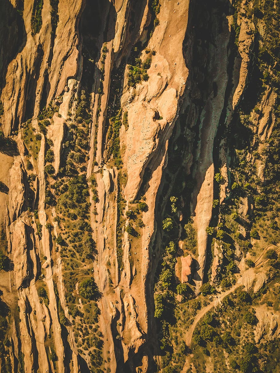 aerial photography of mountain with green trees, aerial photography of brown rock mountain and trees during daytime HD wallpaper