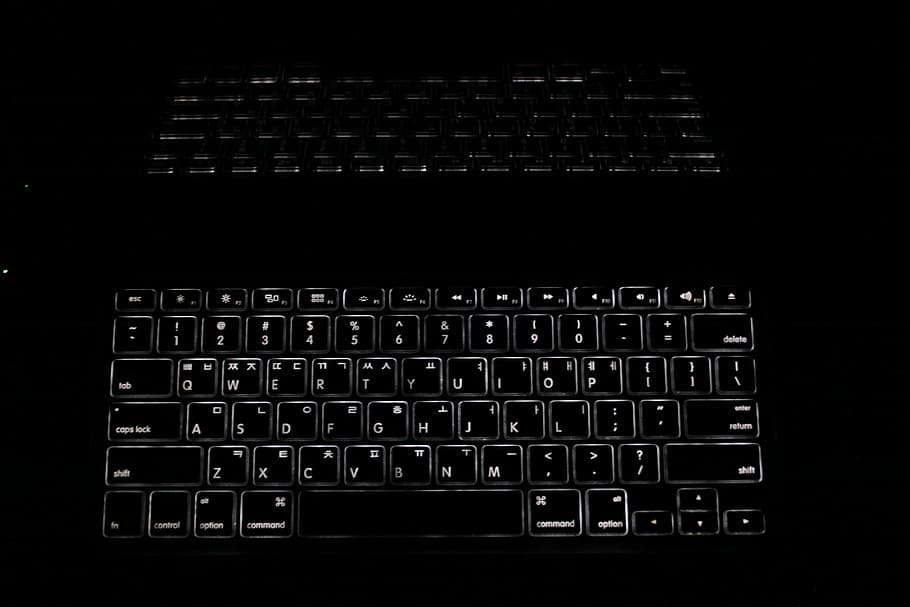 keyboard pro, macbook pro, laptop, reflections, lighting, technology HD wallpaper
