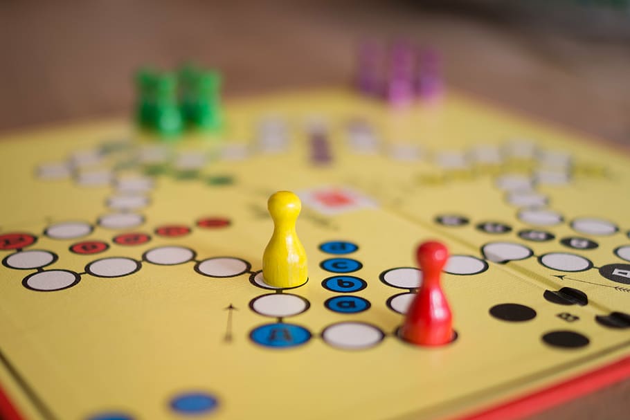 selective focus photographed of yellow game board, competition HD wallpaper