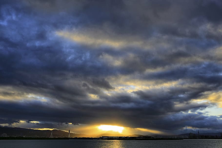 beach, clouds, cloudy, dawn, dusk, ocean, overcast, sea, sky HD wallpaper