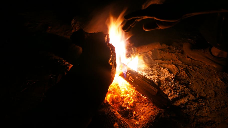 night, fire, flame, dark, burning, wood, bonfire, heat, africa HD wallpaper