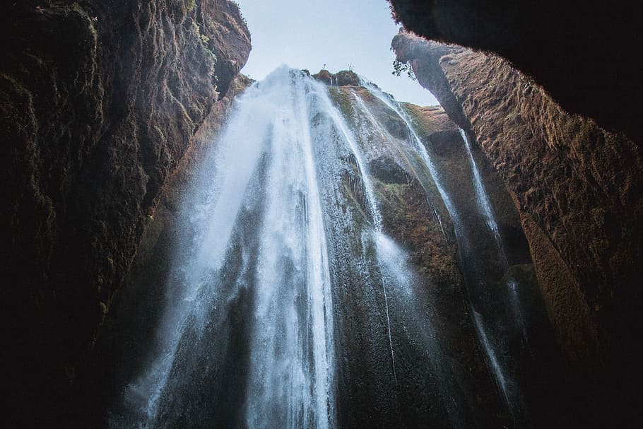 worm's eye view of waterfalls, worm's eye view of a waterfall HD wallpaper
