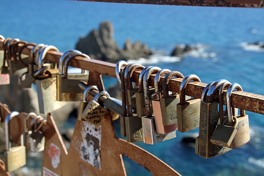 padlocks, security, safety, secure, privacy, water, love lock HD wallpaper