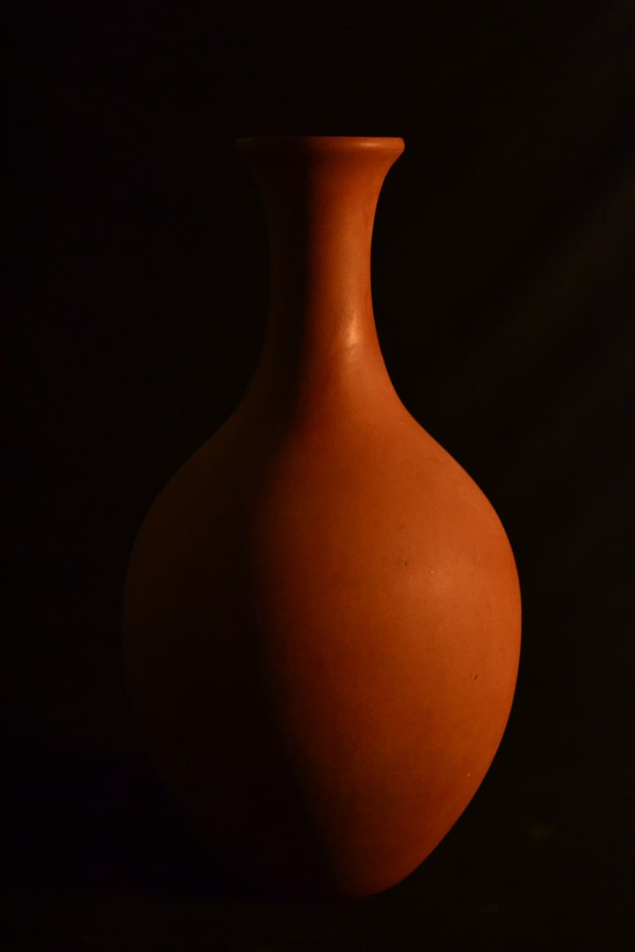 shadow, pot, static, claw, vase, light, black background, indoors HD wallpaper