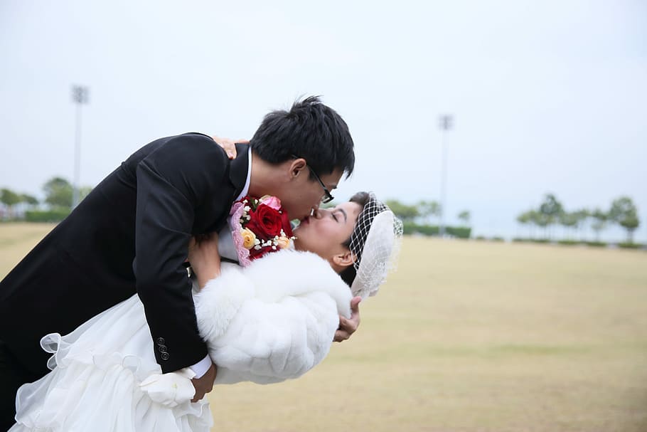 Creative, Wedding Dresses, funny, mid adult, togetherness, love HD wallpaper