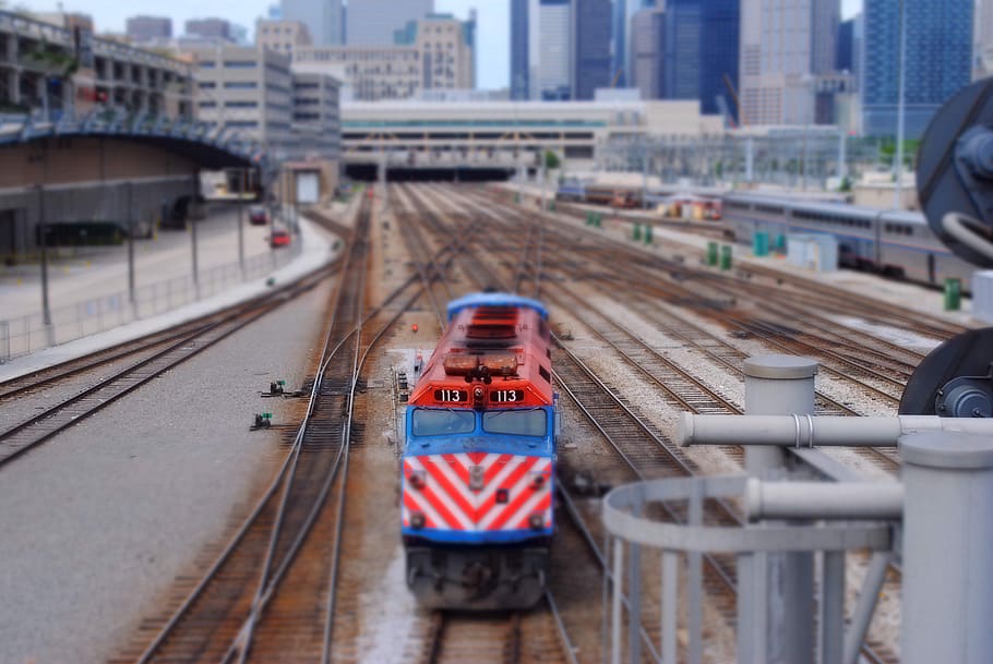 blue and red train, chicago, railroad, illinois, city, urban HD wallpaper