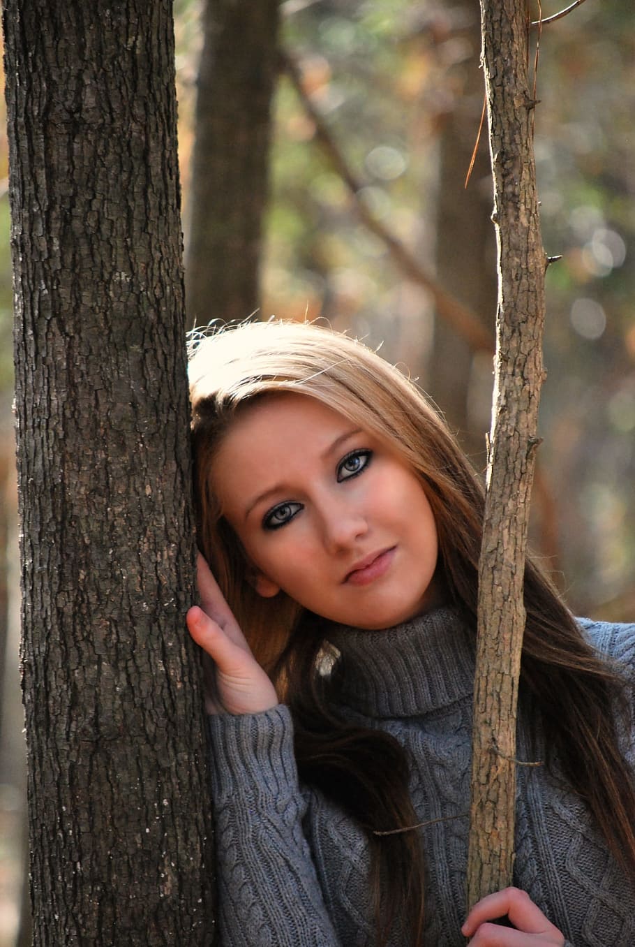 Woman in Grey Sweater Lying on Tree during Daytime, beautiful HD wallpaper