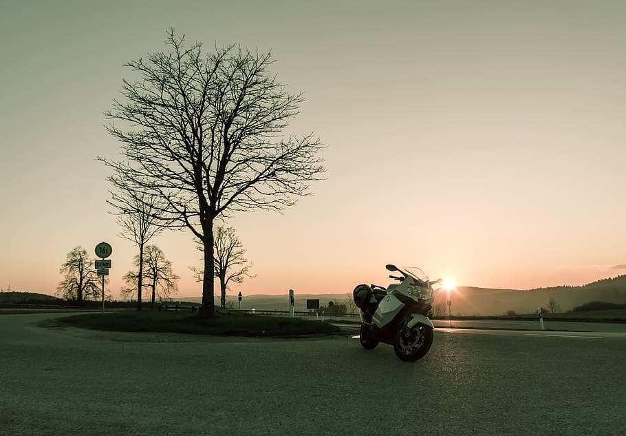 white sports bike during sunrise, sunset, sunny, motorcycle HD wallpaper
