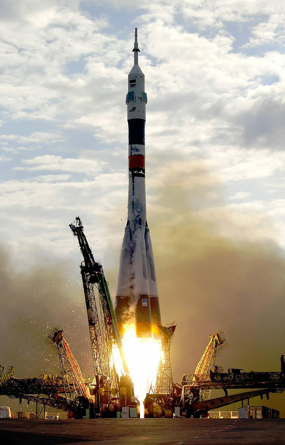 Soyuz TMA-2 Launch in Russia, photos, public domain, rocket, space, HD wallpaper