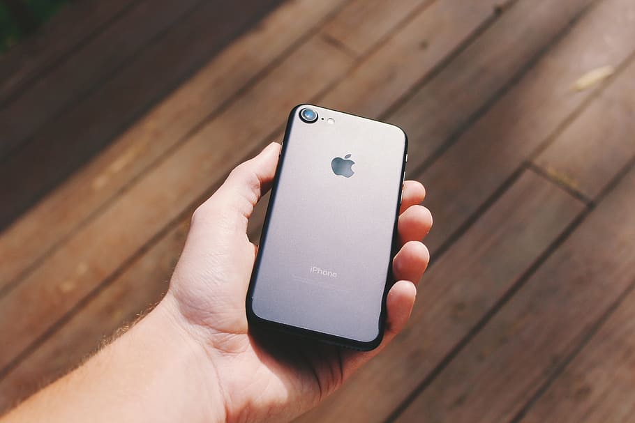 iphone, apple, mobile, gadget, technology, hand, electronics HD wallpaper