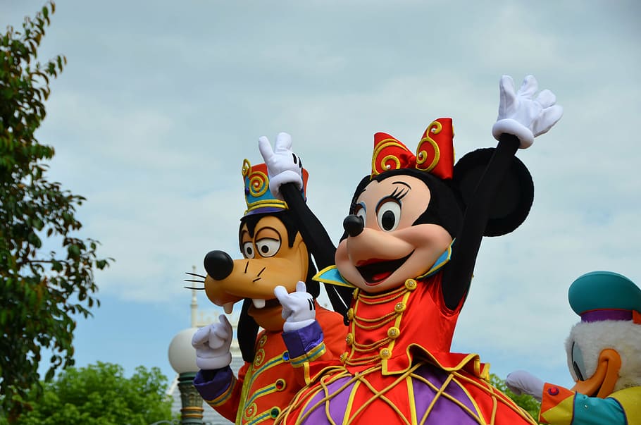 Minnie Mouse and Goofy mascots, parade, the procession, mimi mouse HD wallpaper
