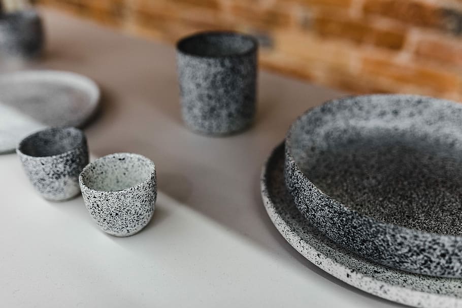Collection of ceramic pottery, dishes, dishware, kitchenware HD wallpaper