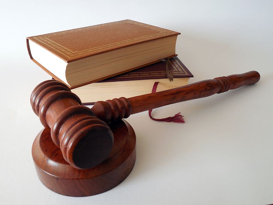 brown wooden gavel and two books, hammer, law, court, lawyer, HD wallpaper