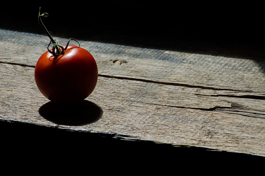 red tomato on brown wooden table, closeup photo of red tomato on brown wooden surface HD wallpaper