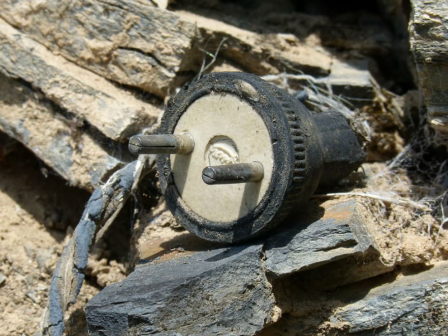 plug, old, obsolete, frayed, electricity, rusty, metal, steel HD wallpaper