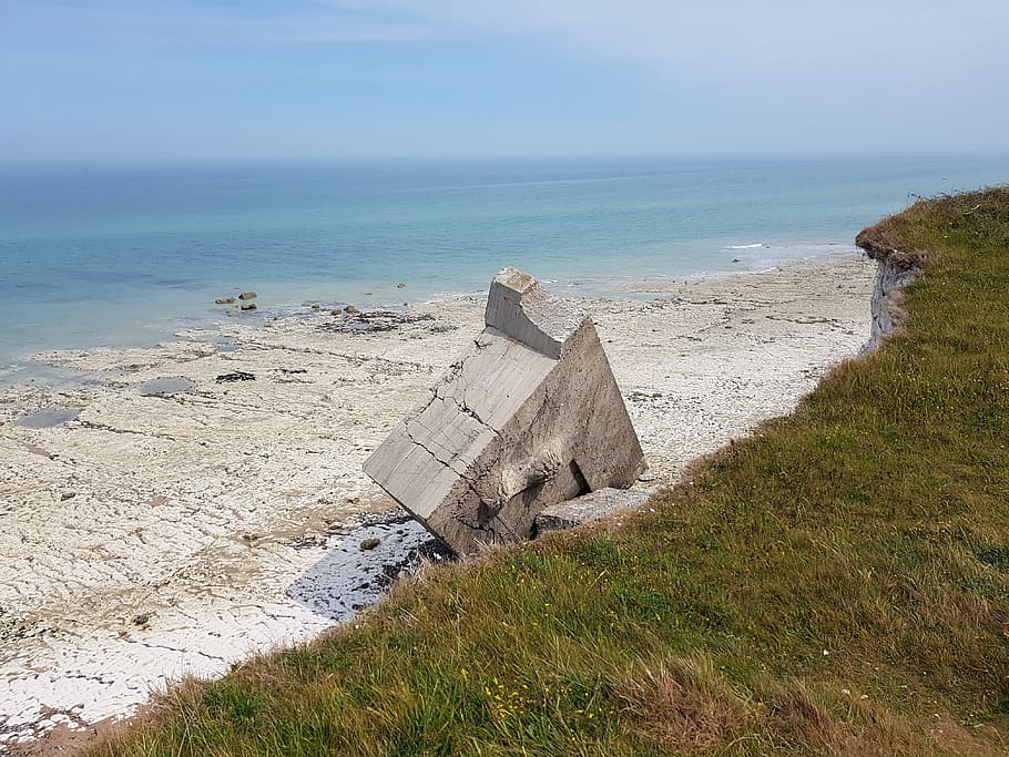 black boulder on grey sand near body of water, Normandy, Coast HD wallpaper