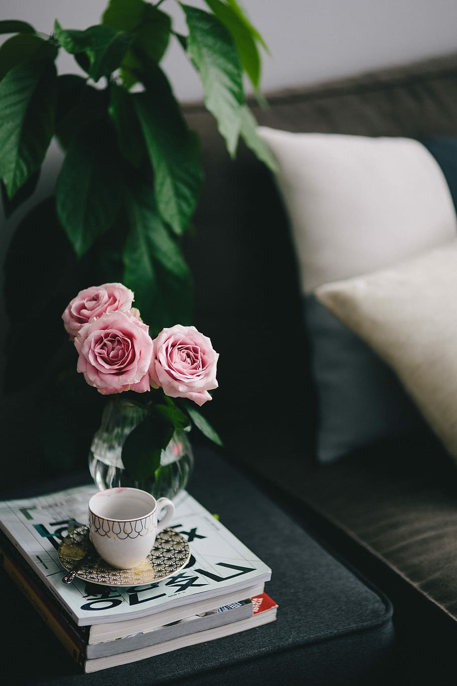 Lovely roseses, book and coffee, interior, resting, relax, essentials, HD wallpaper