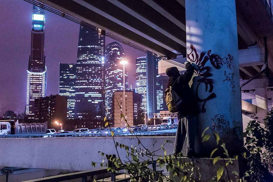 man grafting pedestal column, person vandalizing, graffiti, spray HD wallpaper