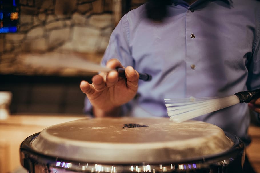 man playing drums in close-up photography, Drummer, Conga, Brush, HD wallpaper
