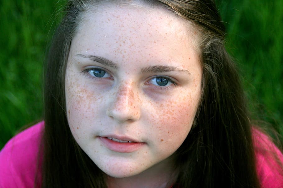 woman taking selfie, Freckle, Face, Portrait, Grass, freckle face HD wallpaper