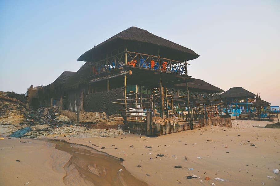 Summerhut, brown 2-storey nipa hut on beach, building, structure HD wallpaper