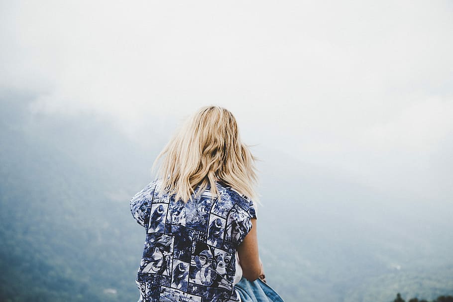 woman facing mountain underneath foggy weather, woman looking at mountain HD wallpaper