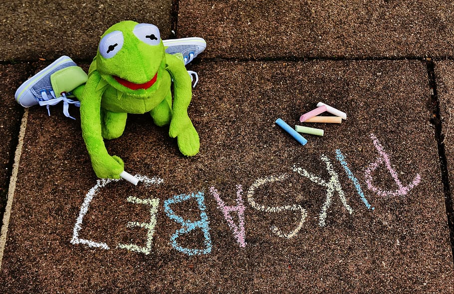 straßenkreide, typographical errors, kermit, frog, chalk, paint HD wallpaper