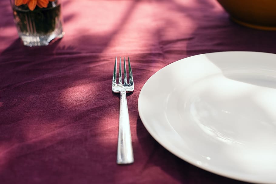 Fork and plate on table, food and Drink, objects, silverware HD wallpaper