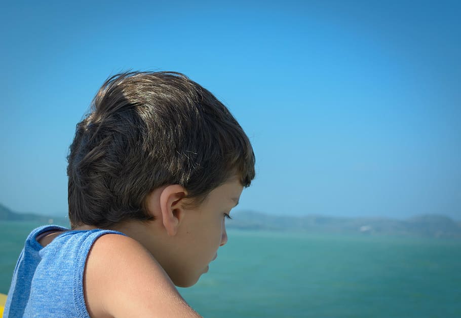 kid, innocent, child, emotion, blue, beach, hair, headshot HD wallpaper