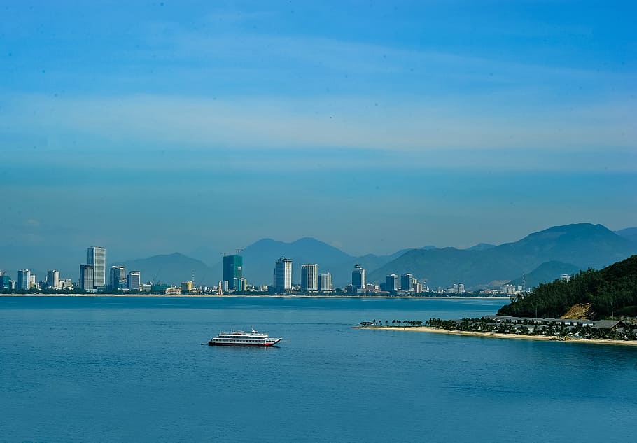 Cruiseship on Body of Water, architecture, bay, beach, blue, buildings HD wallpaper
