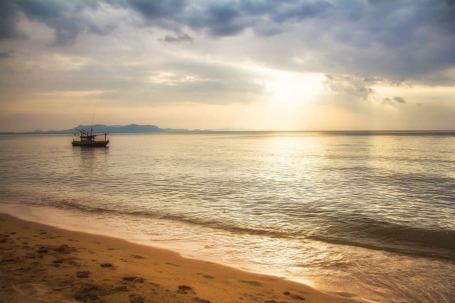 boat sailing in sea during sunset, water, dusk, dawn, beach HD wallpaper