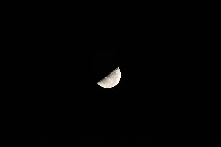 half moon photography, half moon, moonlight, night, planet, dark HD wallpaper