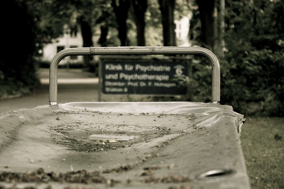 selective focus photography of gray stainless steel tray, psyche
