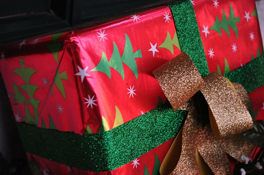 christmas, holiday, cheer, present, warm, color, bright, happy HD wallpaper